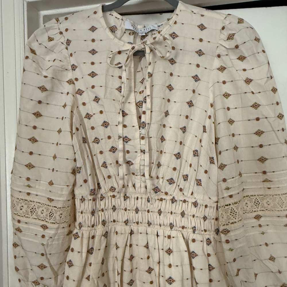 Hunter Bell Clementine Cream Long Sleeve Medallion Maxi Dress Size M |
NWOT - Picture 4 of 11